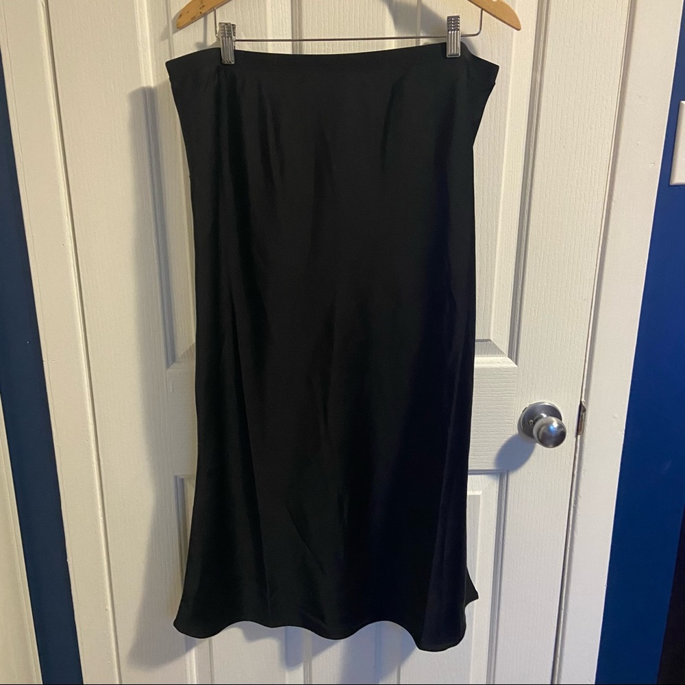 Black midi length skirt - Joe Fresh size 1X. NWT.